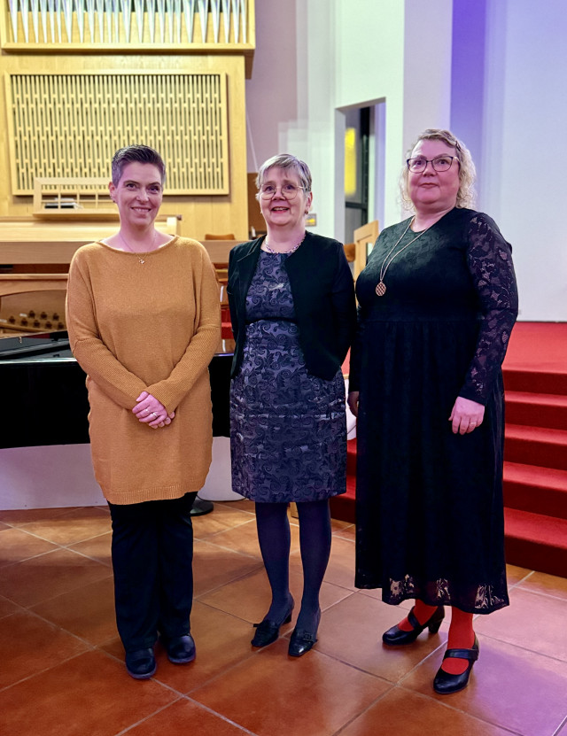 S�ngnemendur � Egilssta�akirkju � g�r.